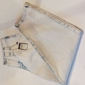 VERO MEDO WHITEWASH DENIM ANKLE JEANS